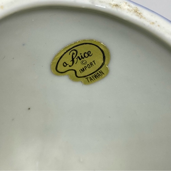 Price Import Porcelain Dutch Boy & Girl Hand Bells - Picture 14 of 16